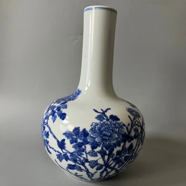 3241 清青花花卉赏瓶