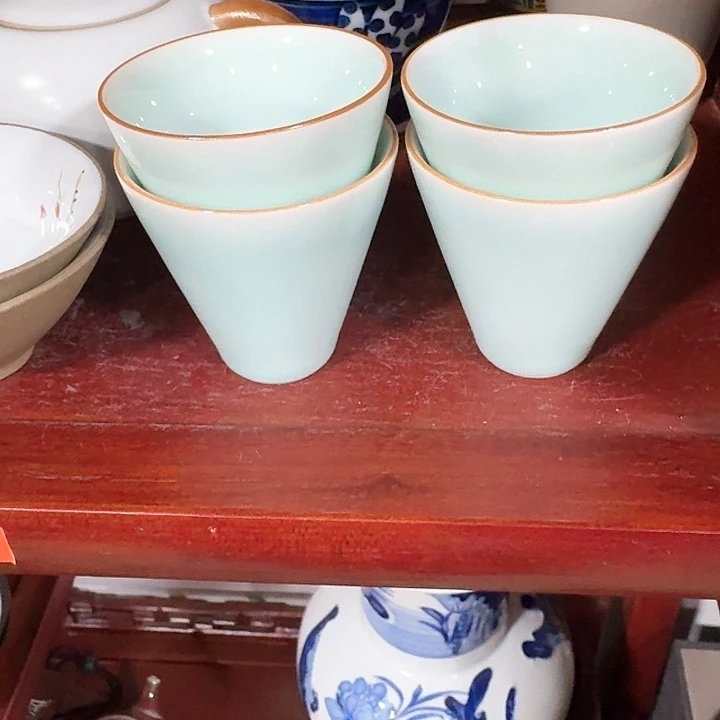 主人杯一个，瓷，品茗瓷