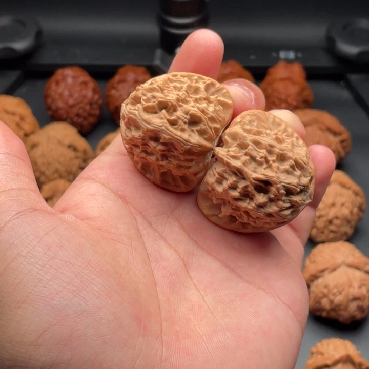 文玩核桃吊坠搞****猫1白狮子