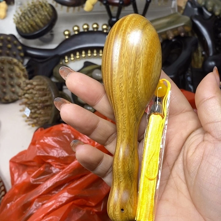绿檀12齿羊角按摩梳