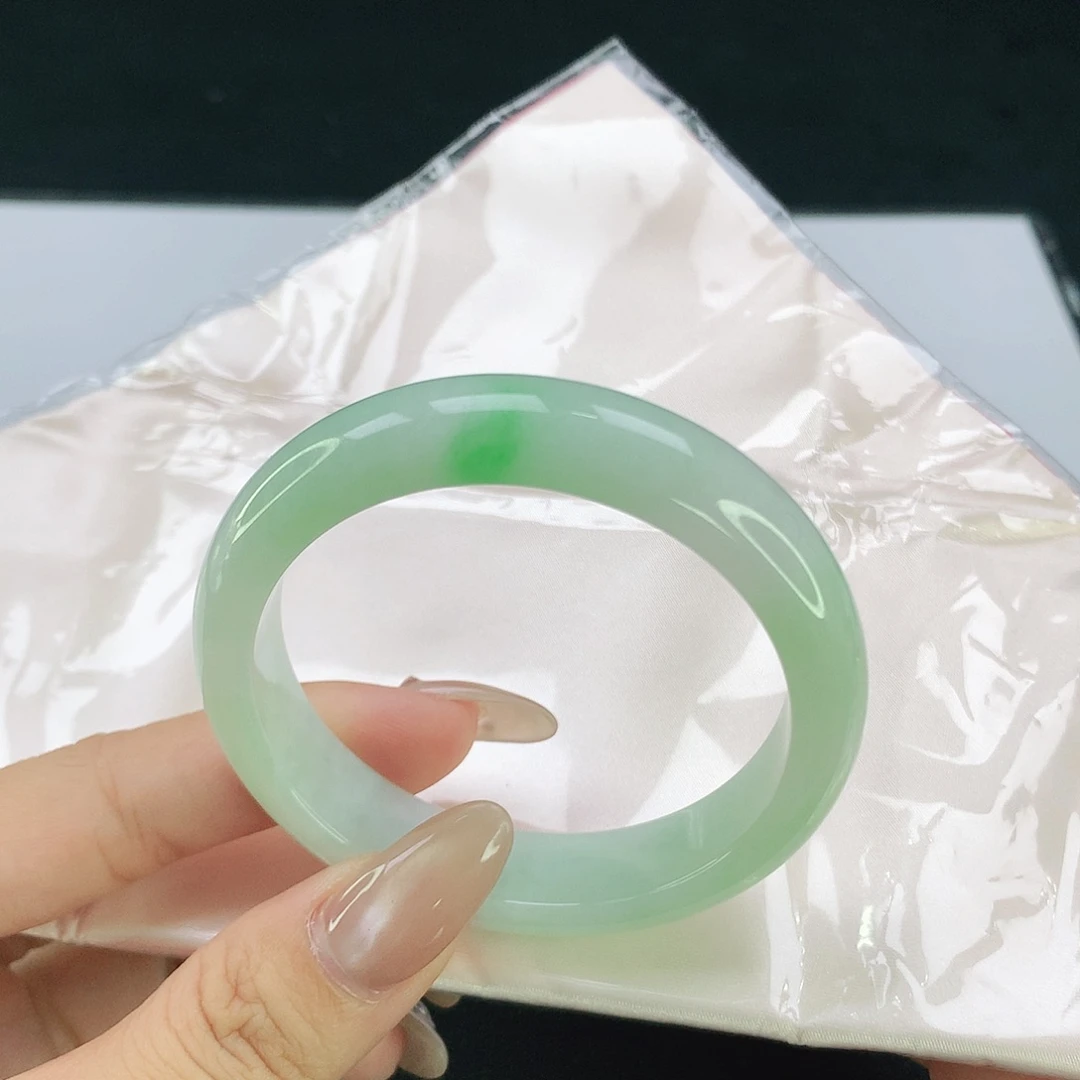 翡翠未镶嵌手镯8802
