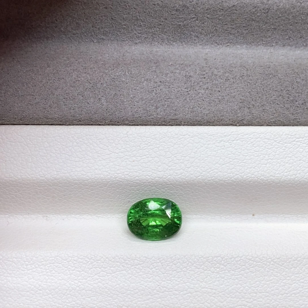 未镶嵌石榴石（沙弗莱）裸石2.55克拉天然沙弗莱