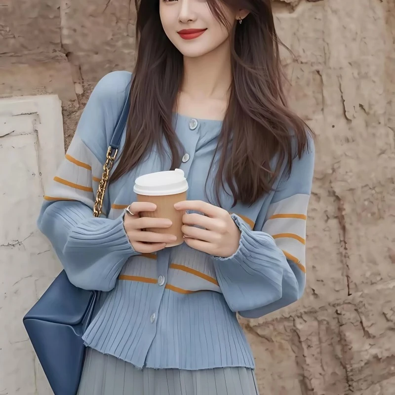 2025年春秋季新款宽松百搭韩系上衣洋气独特别致小众蓝色针织衫