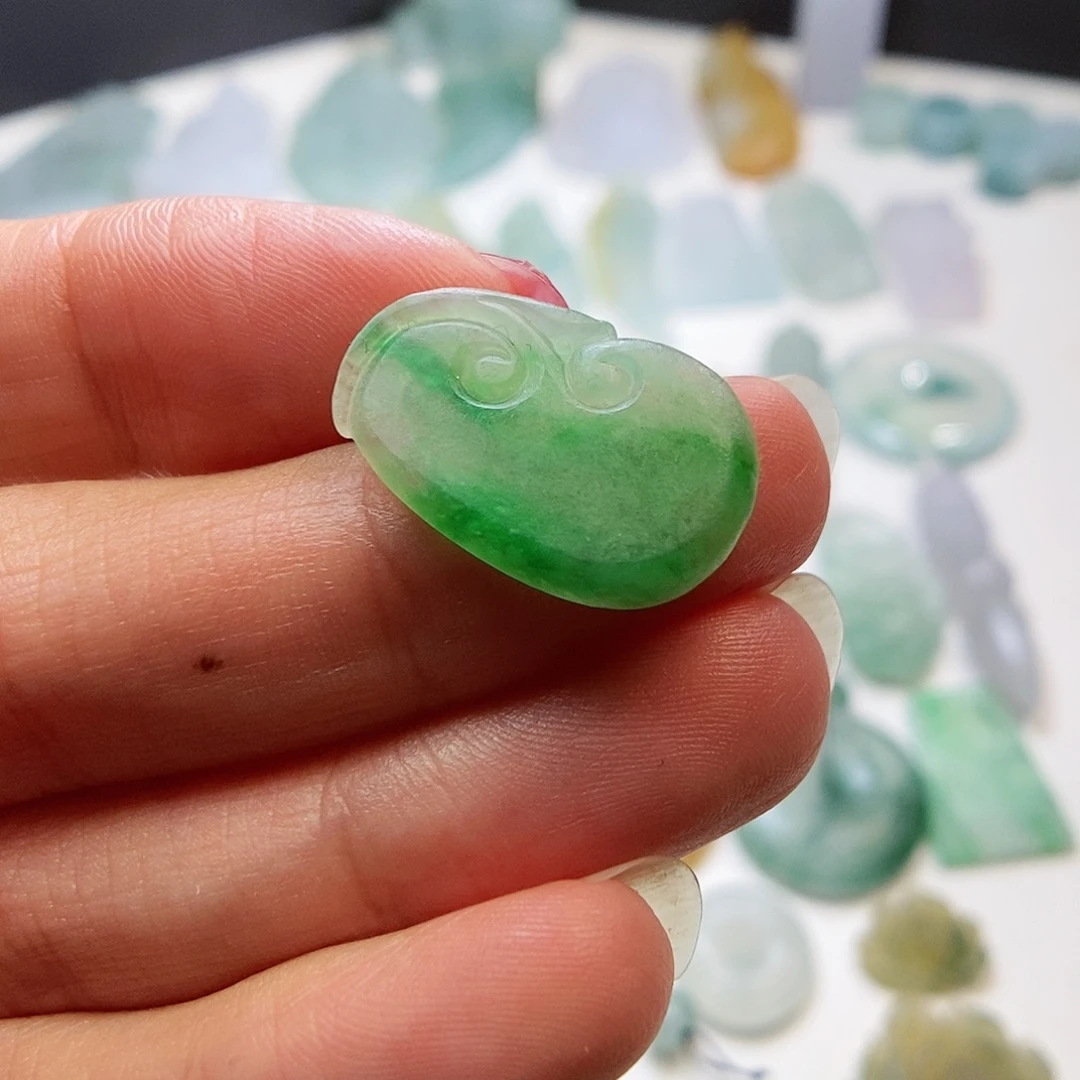 定制翡翠未镶嵌如意