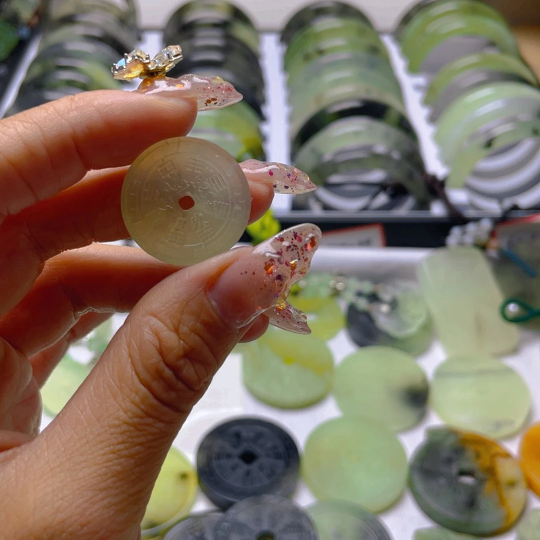 丹***香蛇纹石玉未镶嵌颈饰