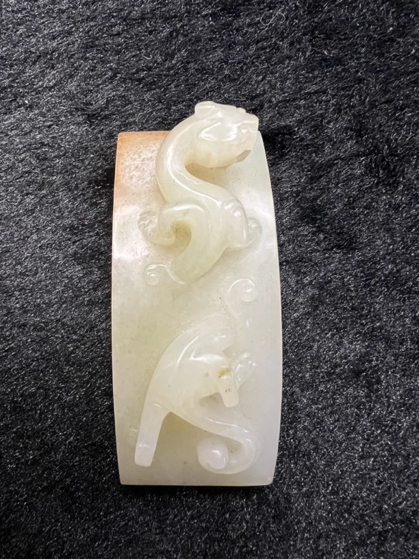 高古和田籽玉浮雕龙带饰