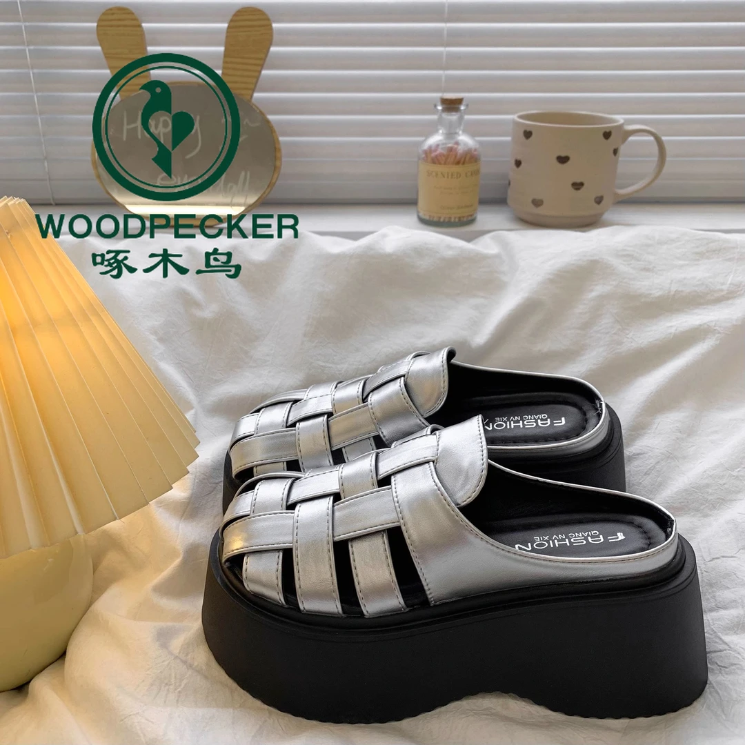 啄木鸟包头半拖鞋女夏外穿2025新款镂空编织罗马凉鞋厚底增高凉拖