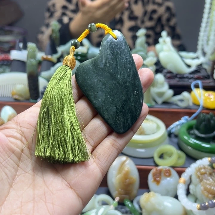 颈饰未镶嵌和田玉