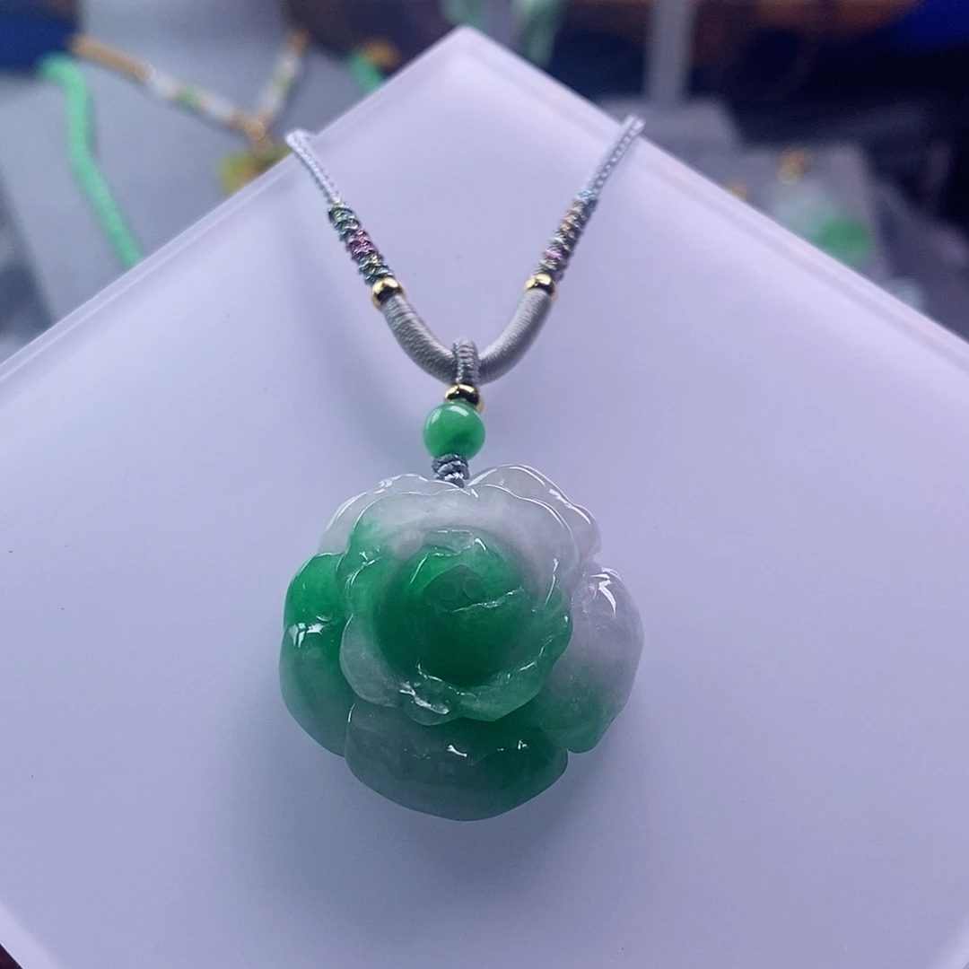 翡翠未镶嵌吊坠(赠链)