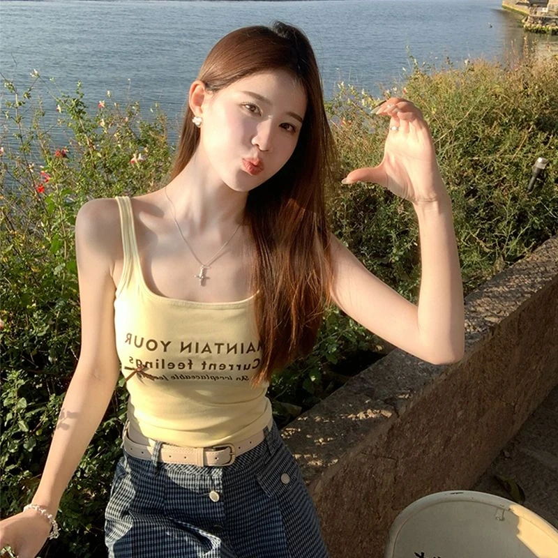 黄色吊带背心女外穿2025新款夏设计感小众字母带胸垫内搭打底上衣
