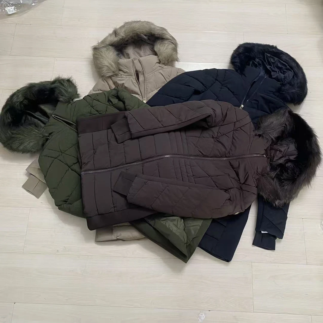 24397秋冬女连帽中长款棉衣