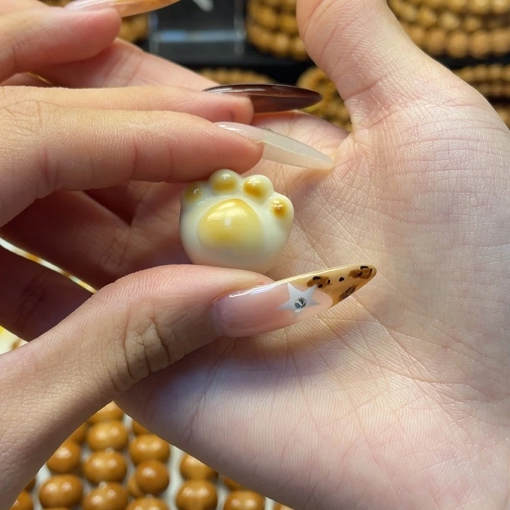 峥***友猴头核桃吊坠配饰猫爪一个