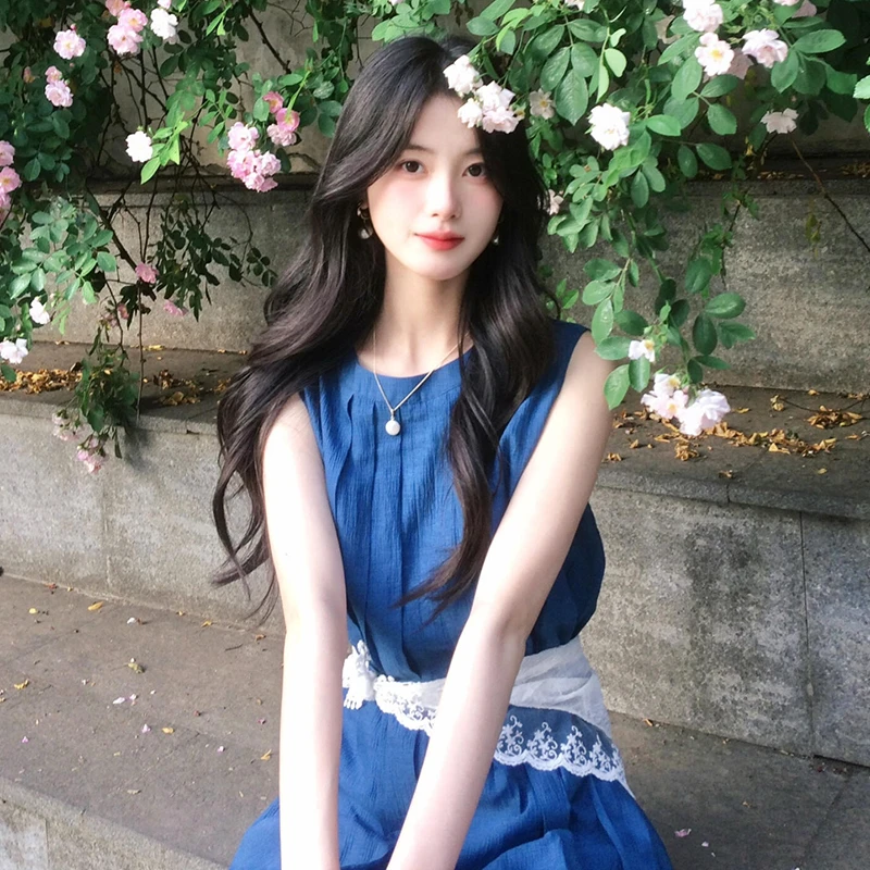 法式蓝色无袖背心连衣裙子女夏季2025年新款初夏穿搭海边度假长裙