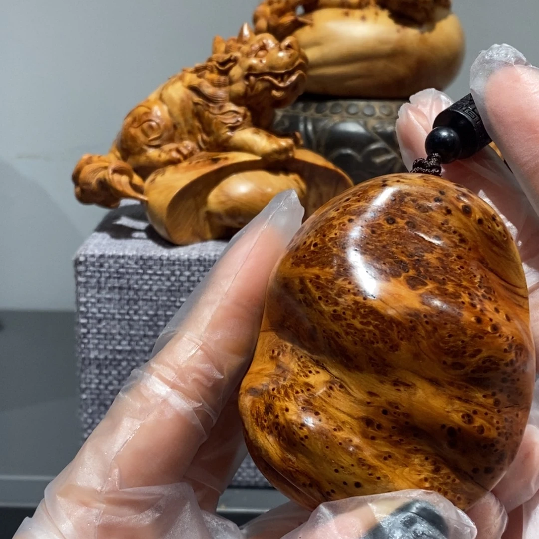 健***福柏木（崖柏）陈化变异瘤把件