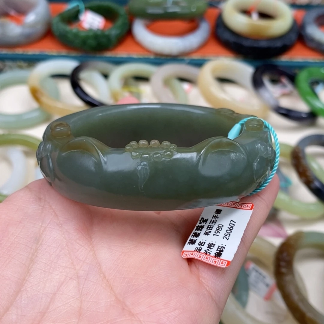 林***当未镶嵌手镯和田玉58.4