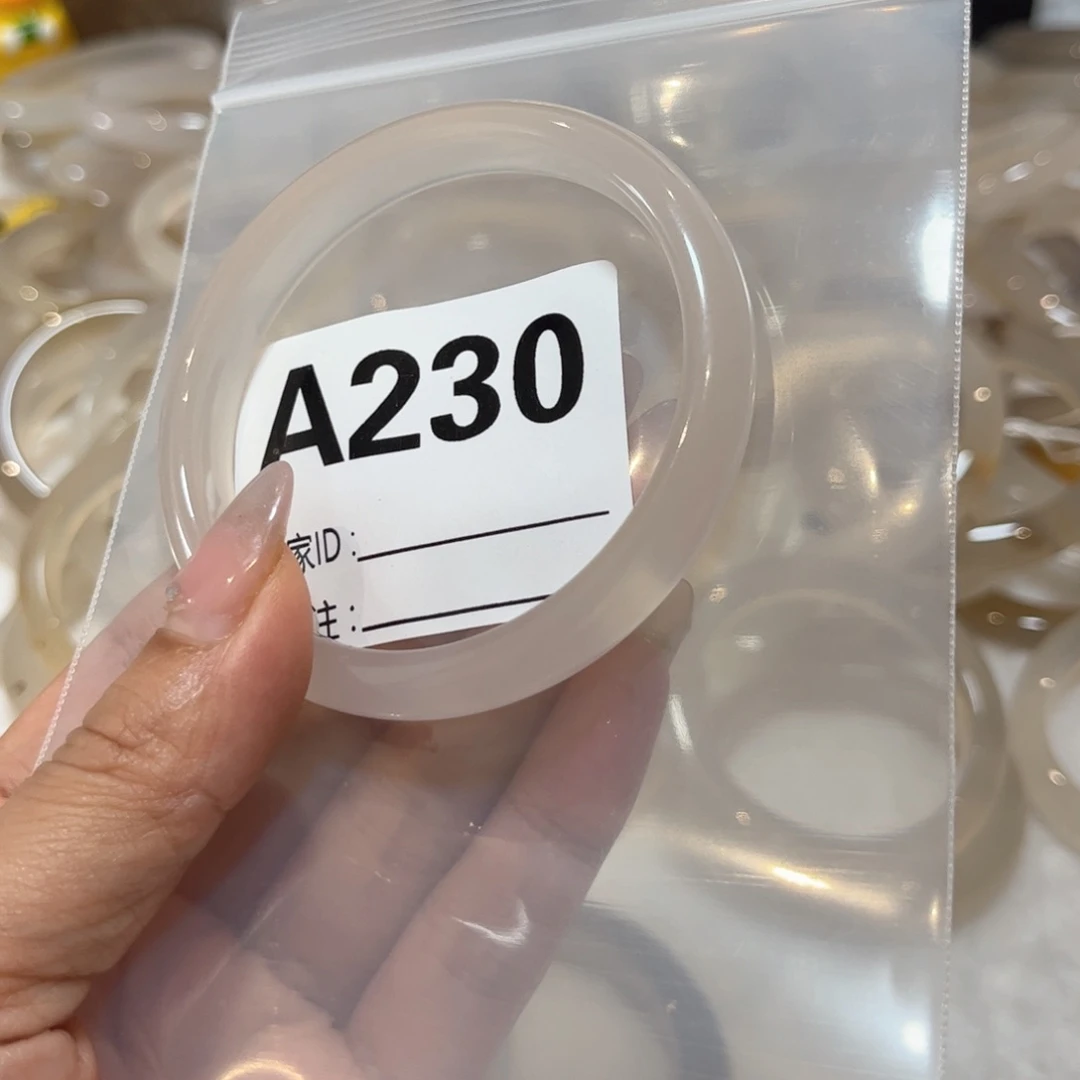 手镯玛瑙/玉髓未镶嵌举**子230