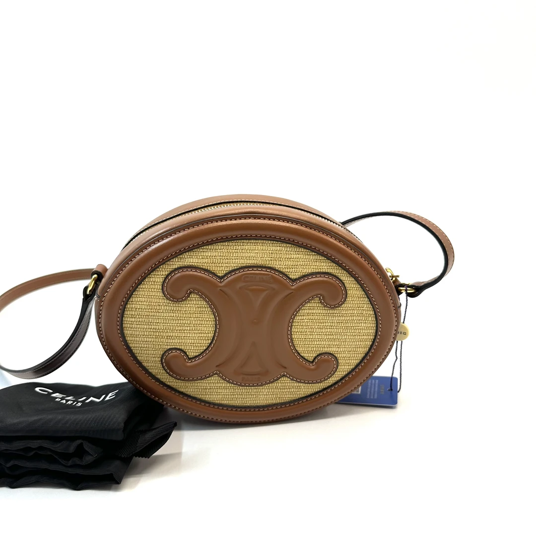95新 Celine/思琳 98新 Celine 赛琳Triomphe 凯旋门浮雕月饼包