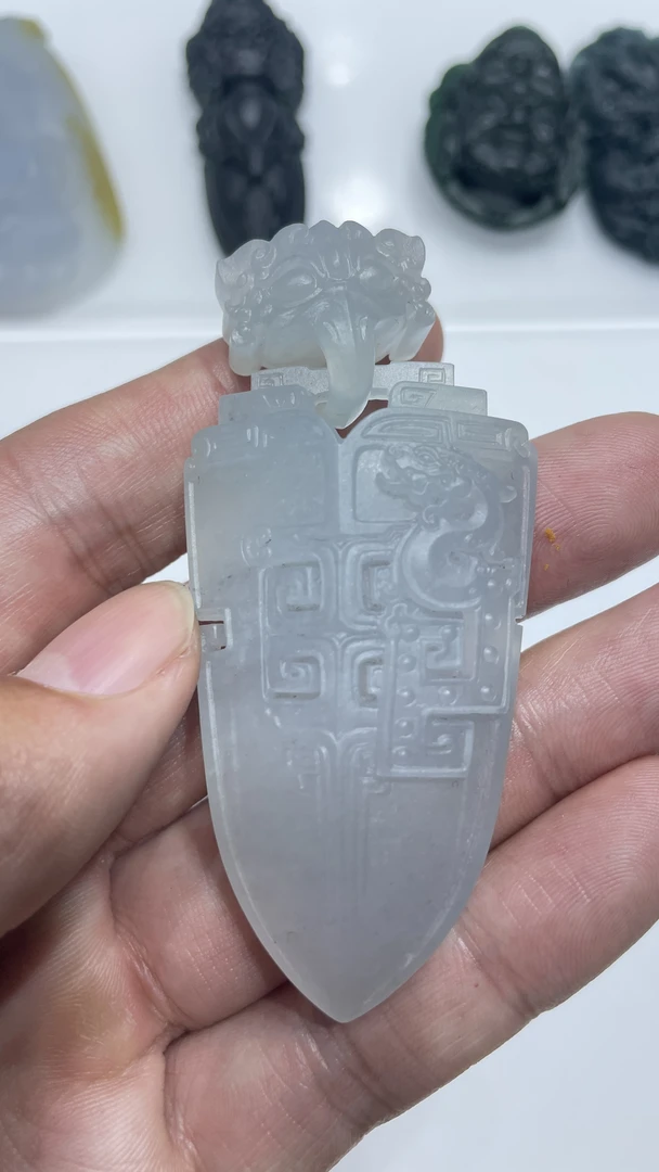 天然缅甸翡翠挂件