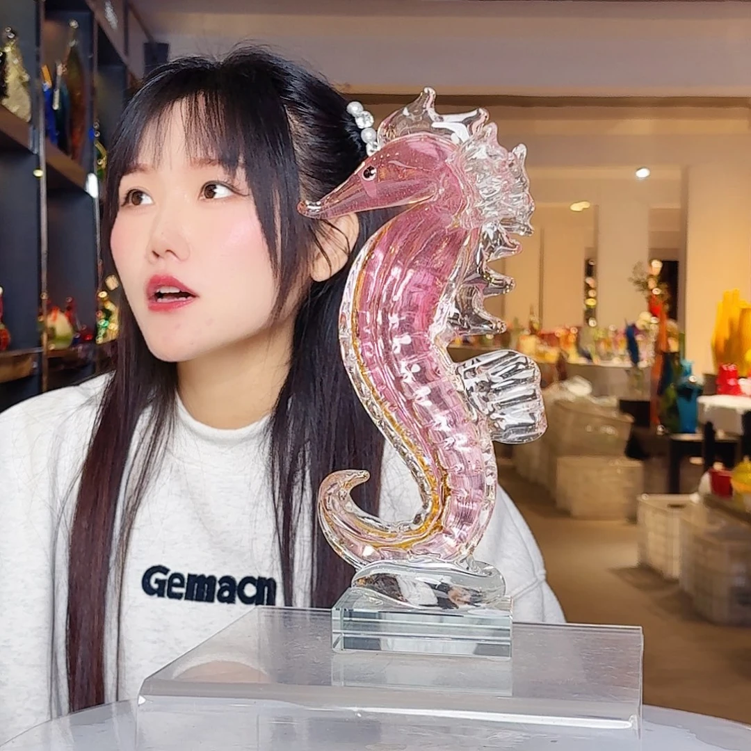 琉璃手工艺品琉璃塔和塔顶建筑构成完整