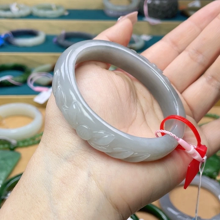 和田玉手镯6o圈口   编号117贵妃镯未镶嵌