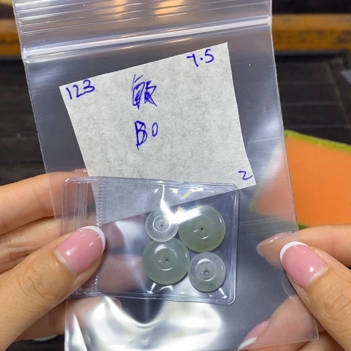 毓***～定制翡翠未镶嵌不退