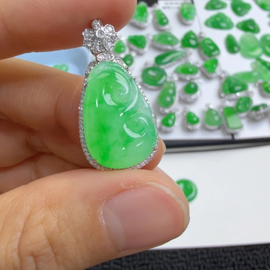 颈饰未镶嵌翡翠如意