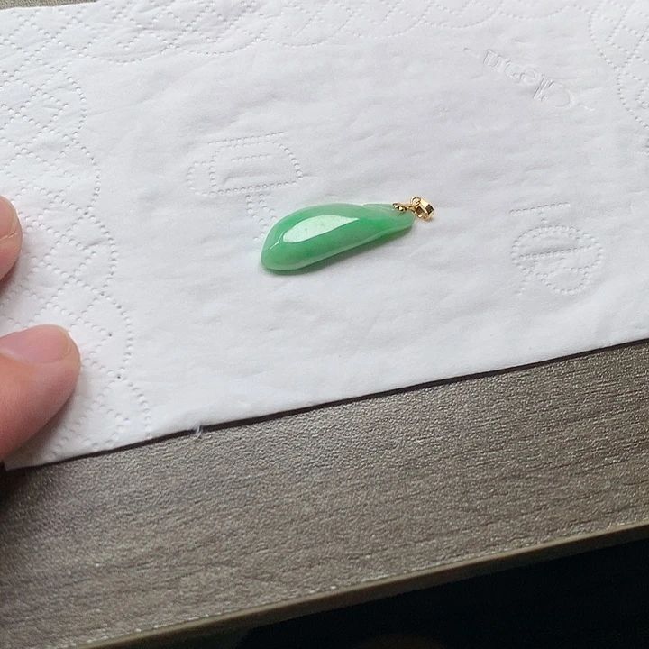 翡翠18K金镶嵌颈饰福瓜