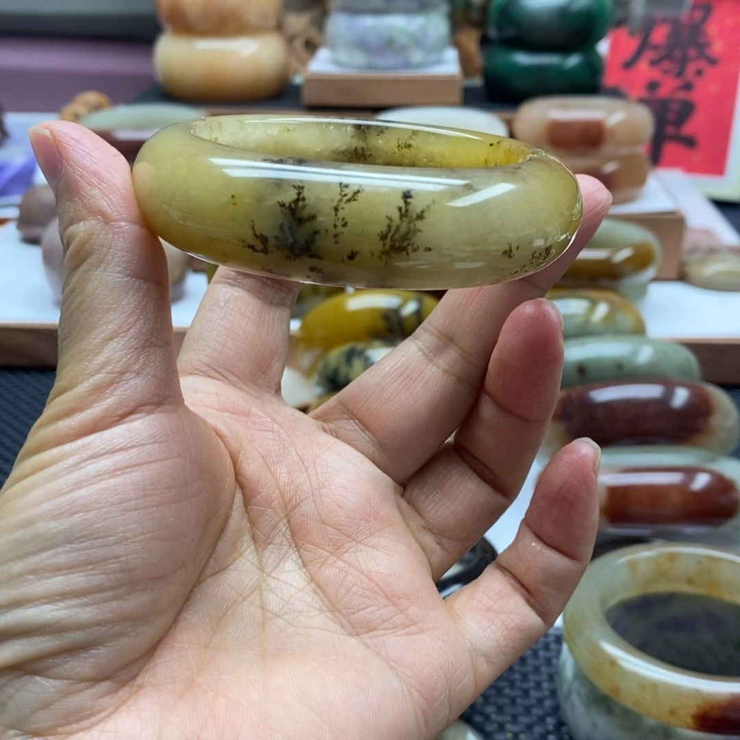 遇***见石英岩玉手镯未镶嵌