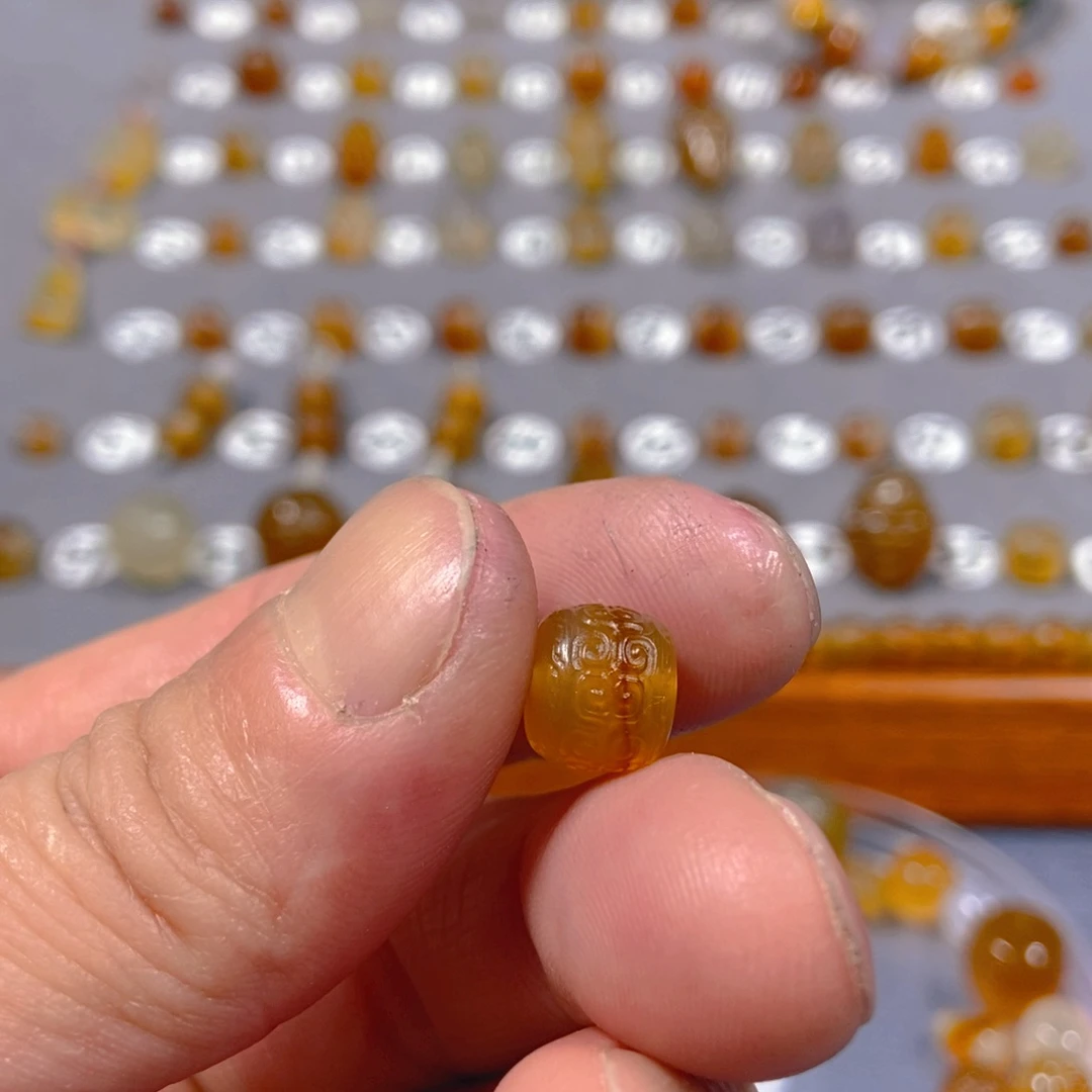 郭***潘玛瑙/玉髓合金颈饰珠