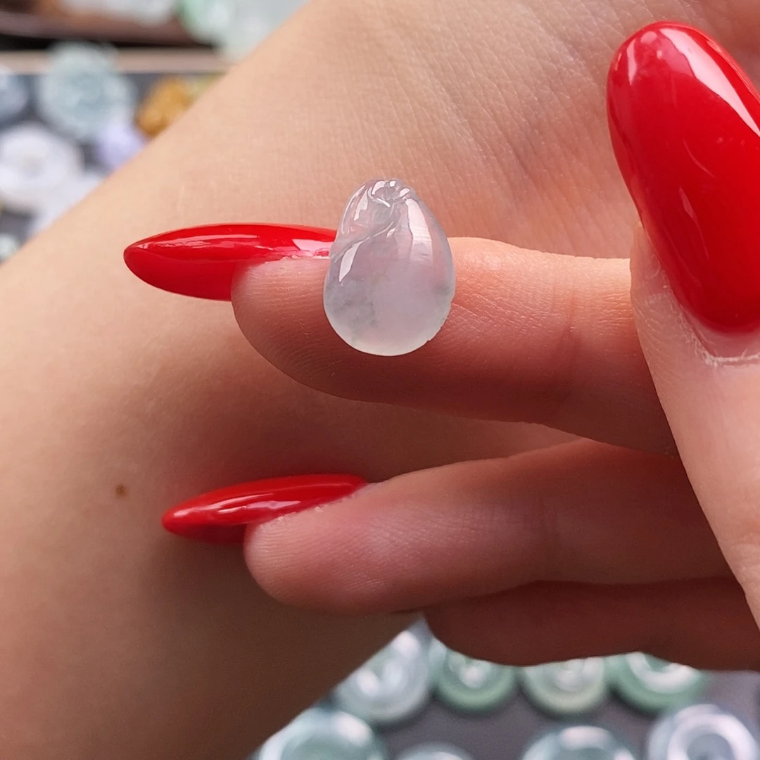 翡翠未镶嵌颈饰钱袋子