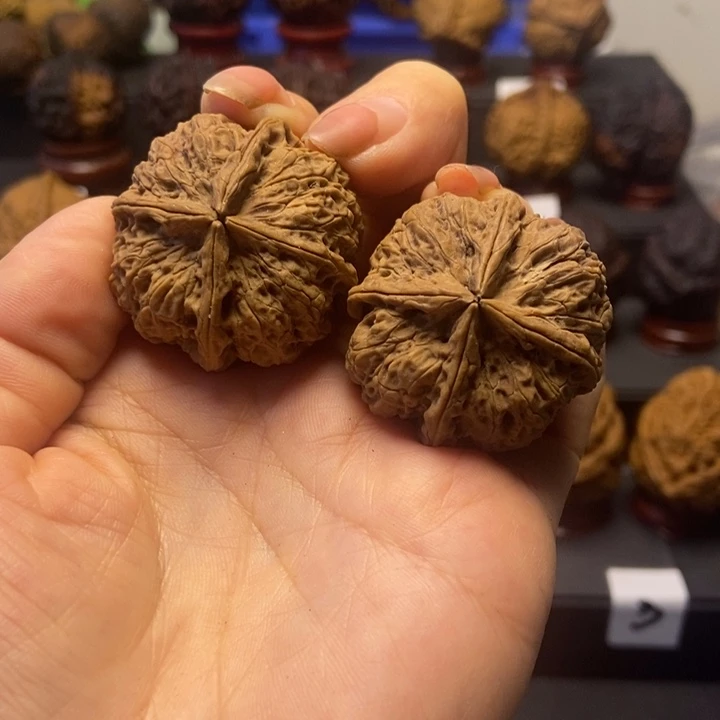 文玩核桃吊坠四棱