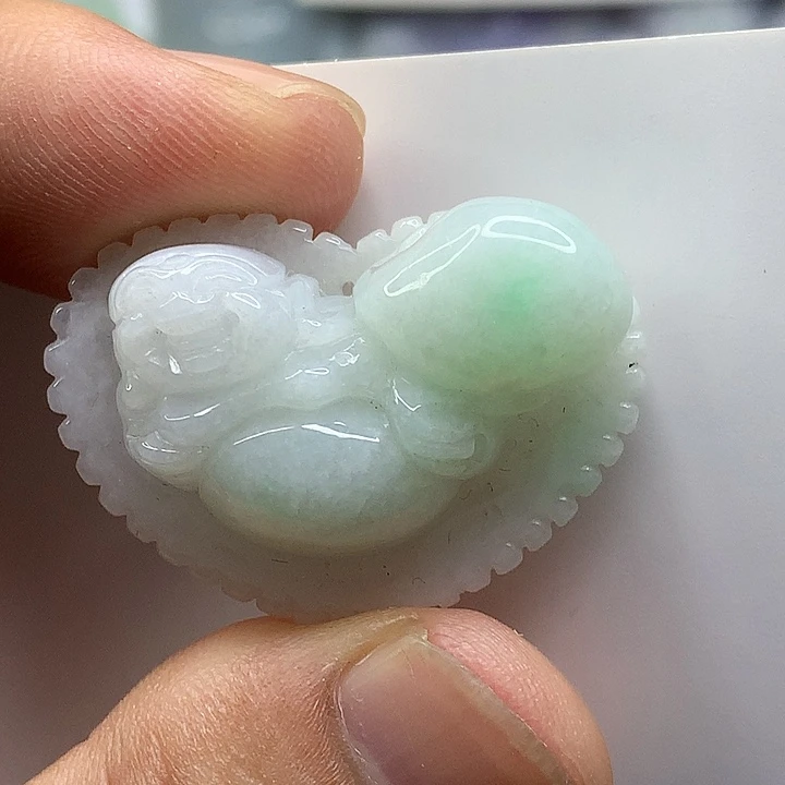 翡翠未镶嵌吊坠(赠链)