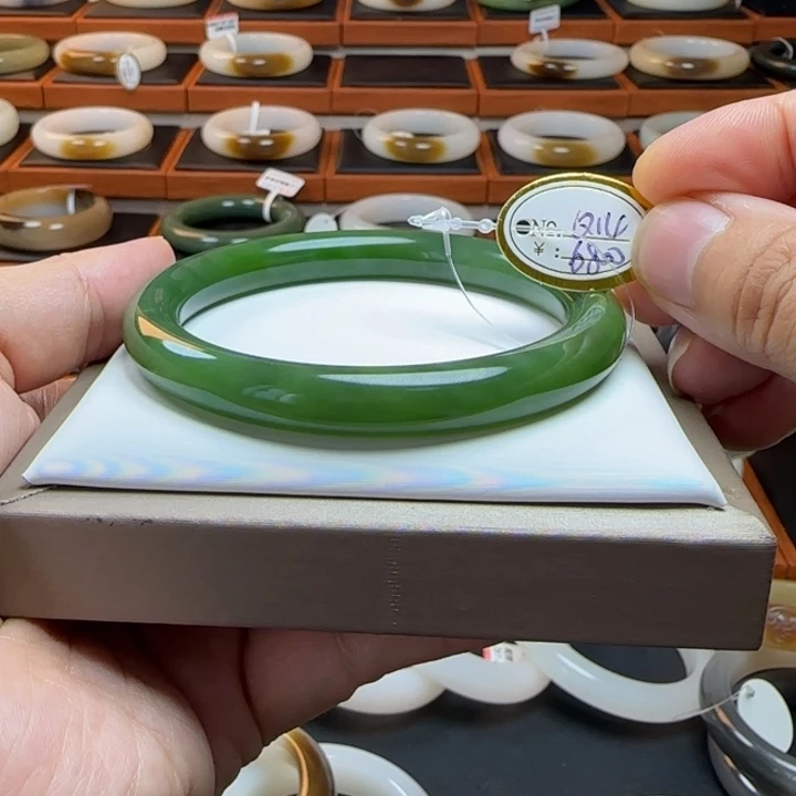 和田玉手镯未镶嵌61+