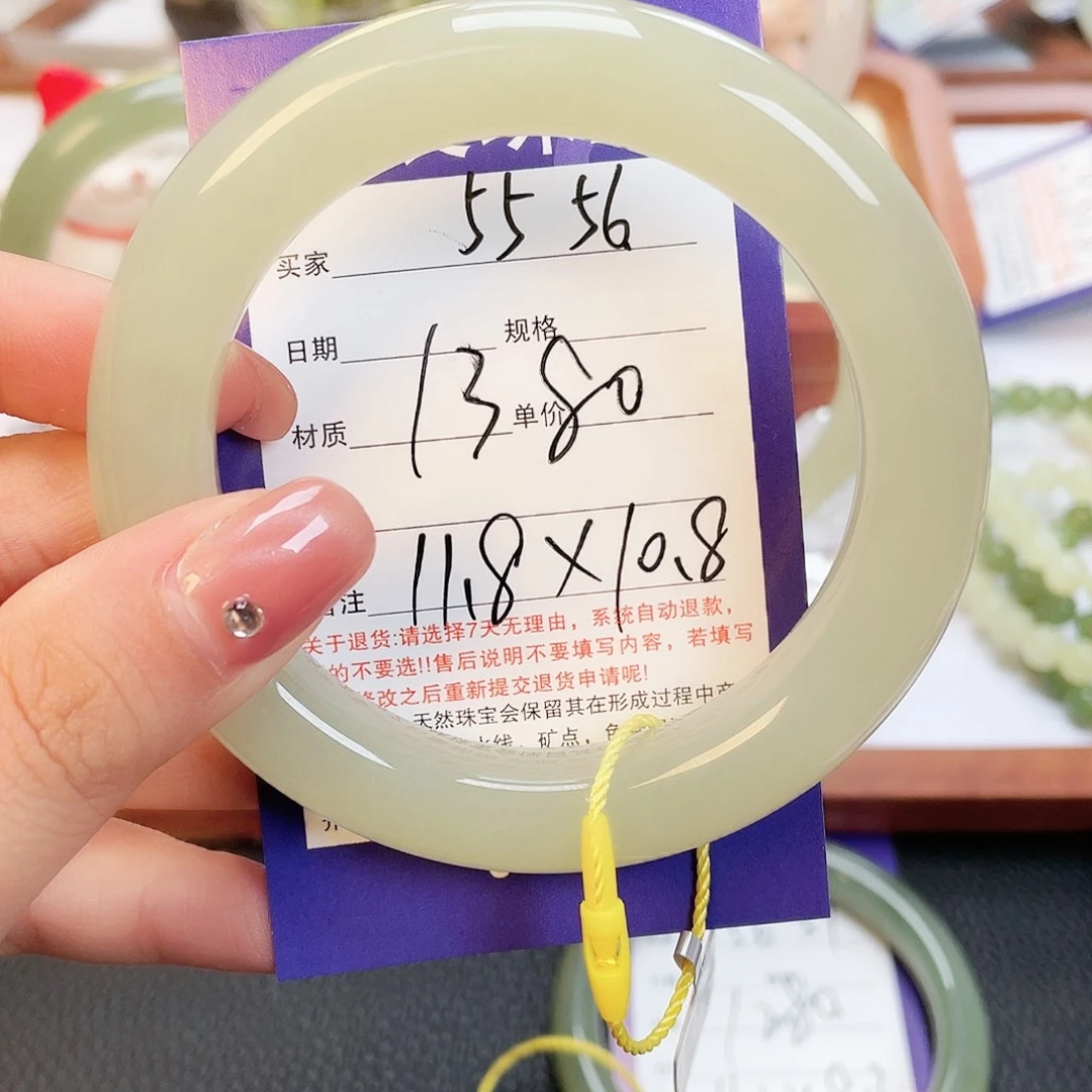 和田玉未镶嵌手镯