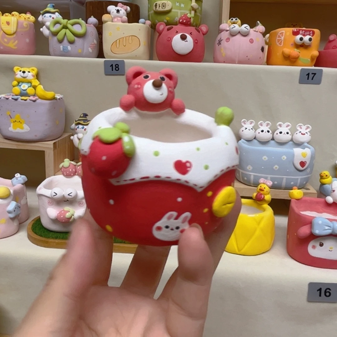 017。  蛋糕边草莓熊多肉花盆