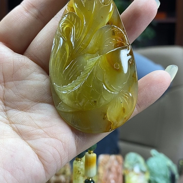 蛇纹石玉未镶嵌颈饰