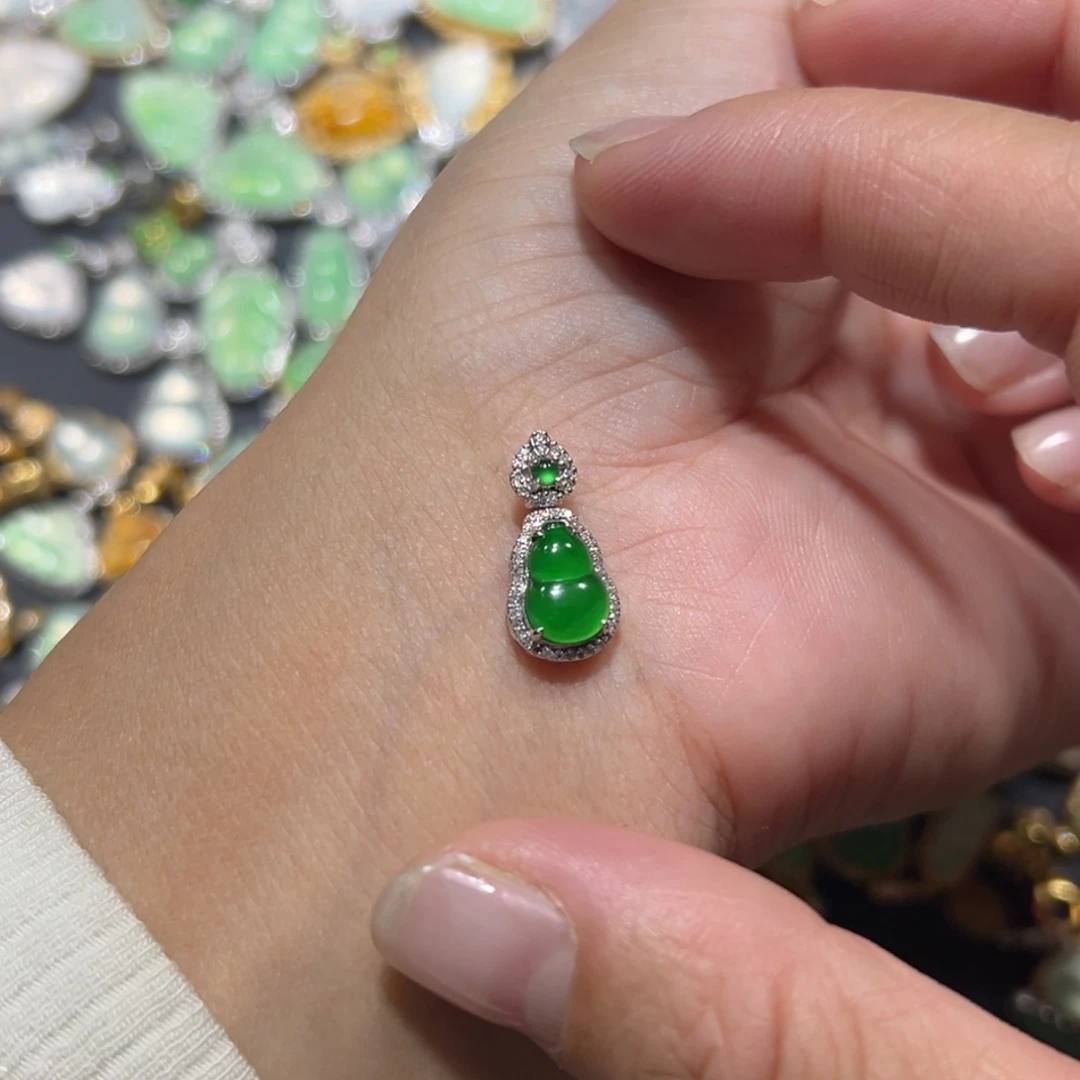 翡翠颈饰18K金镶嵌?吊坠