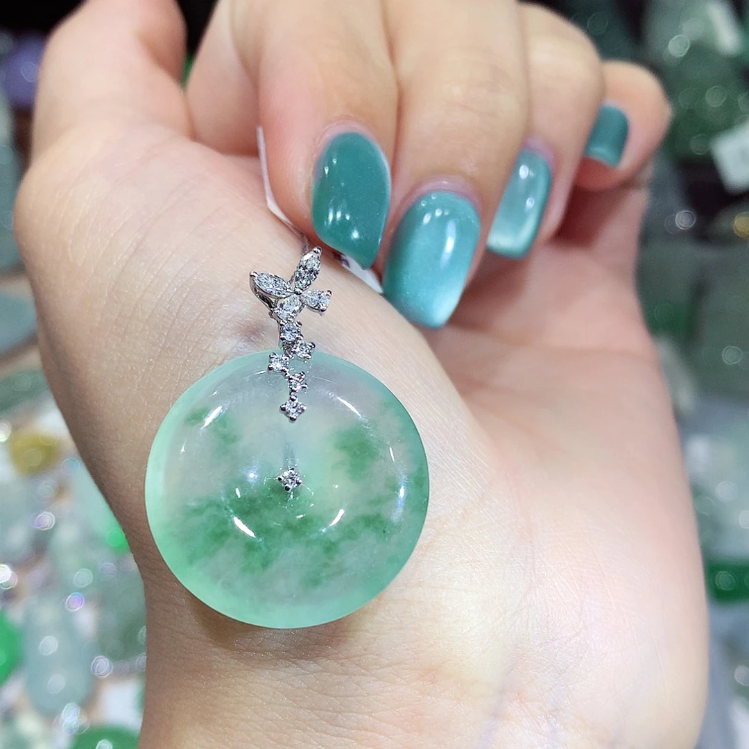 翡翠18K金镶嵌颈饰扣子