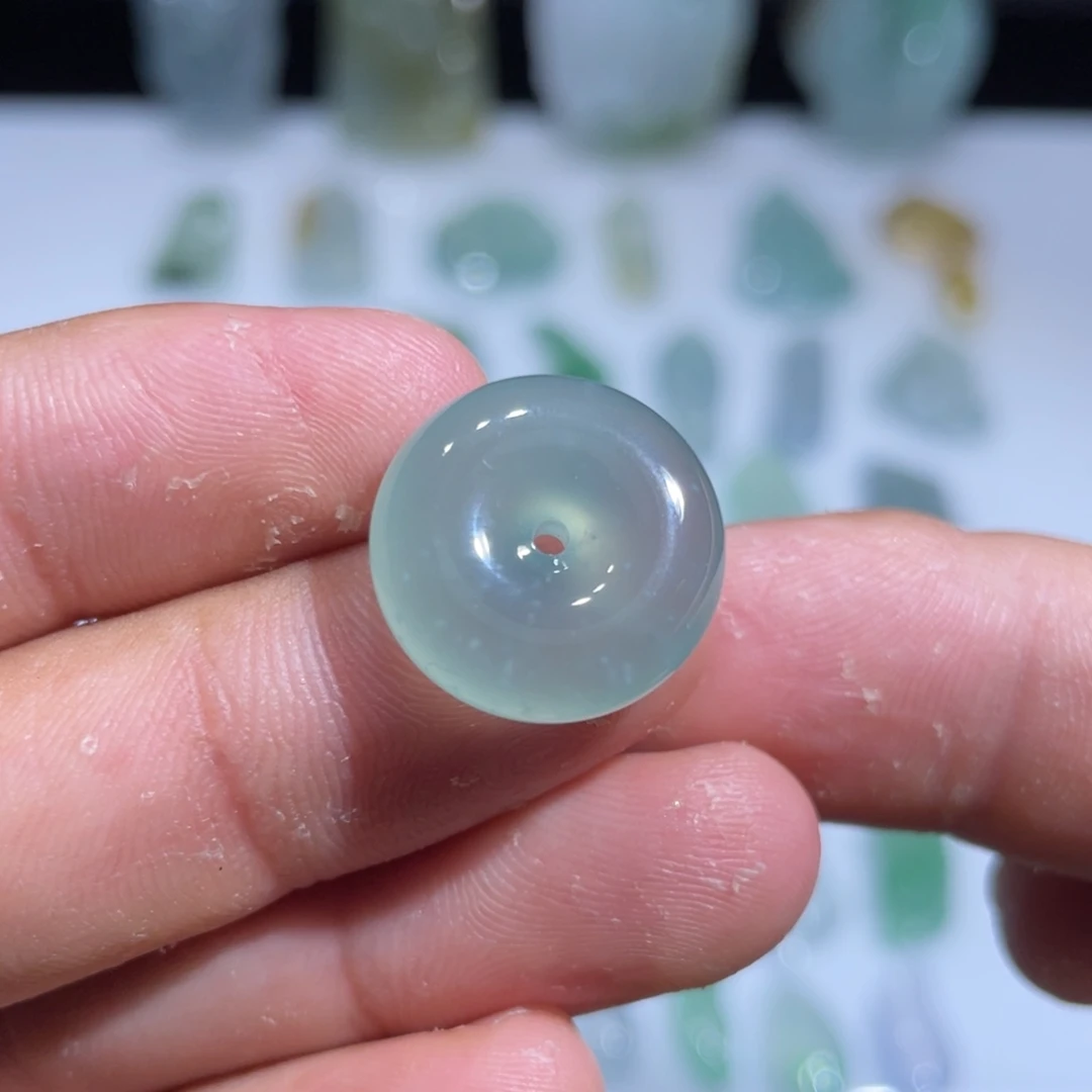 颈饰未镶嵌翡翠平安扣