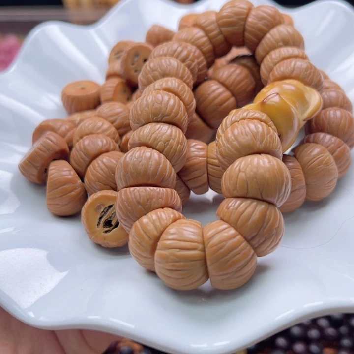 白玉菩提吊坠q16mm/33颗猴头蒜瓣