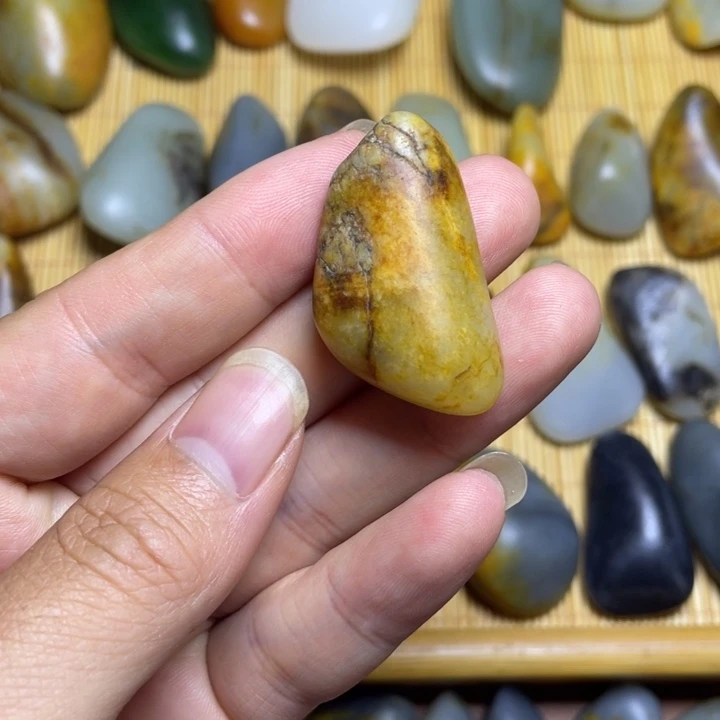 和田玉（糖玉）未镶嵌珠宝奇石