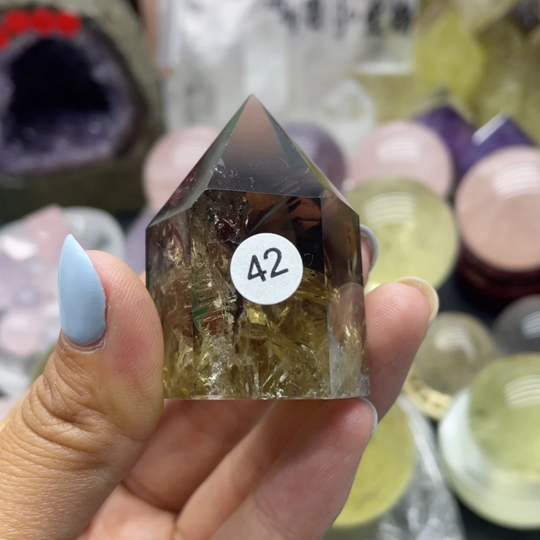 水晶珠宝半成品未镶嵌好*。42茶黄水晶柱