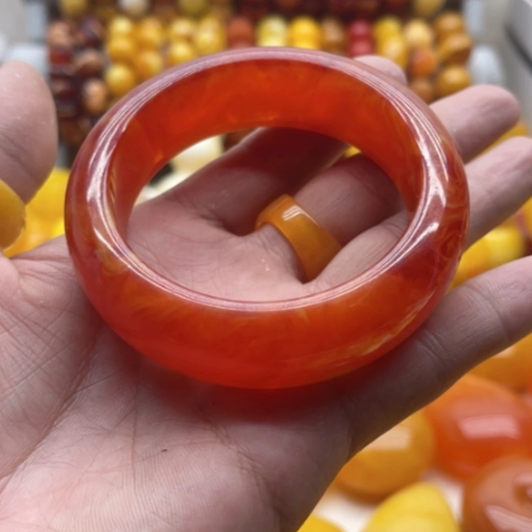 【闪购商品】琥珀手镯未镶嵌张*霞蜜蜡手镯58