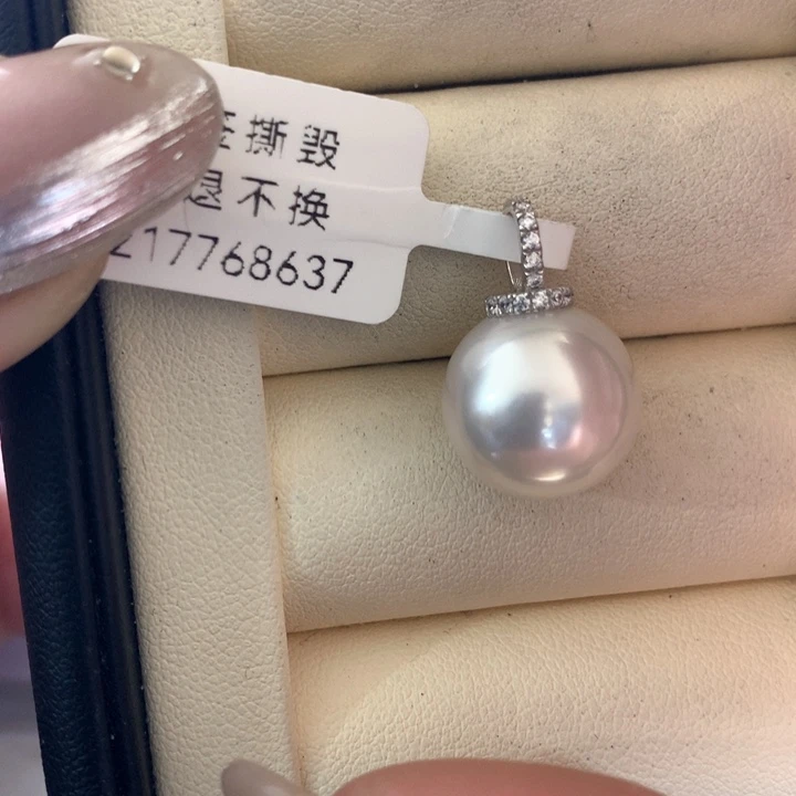 颈饰18K金镶嵌海水珍珠