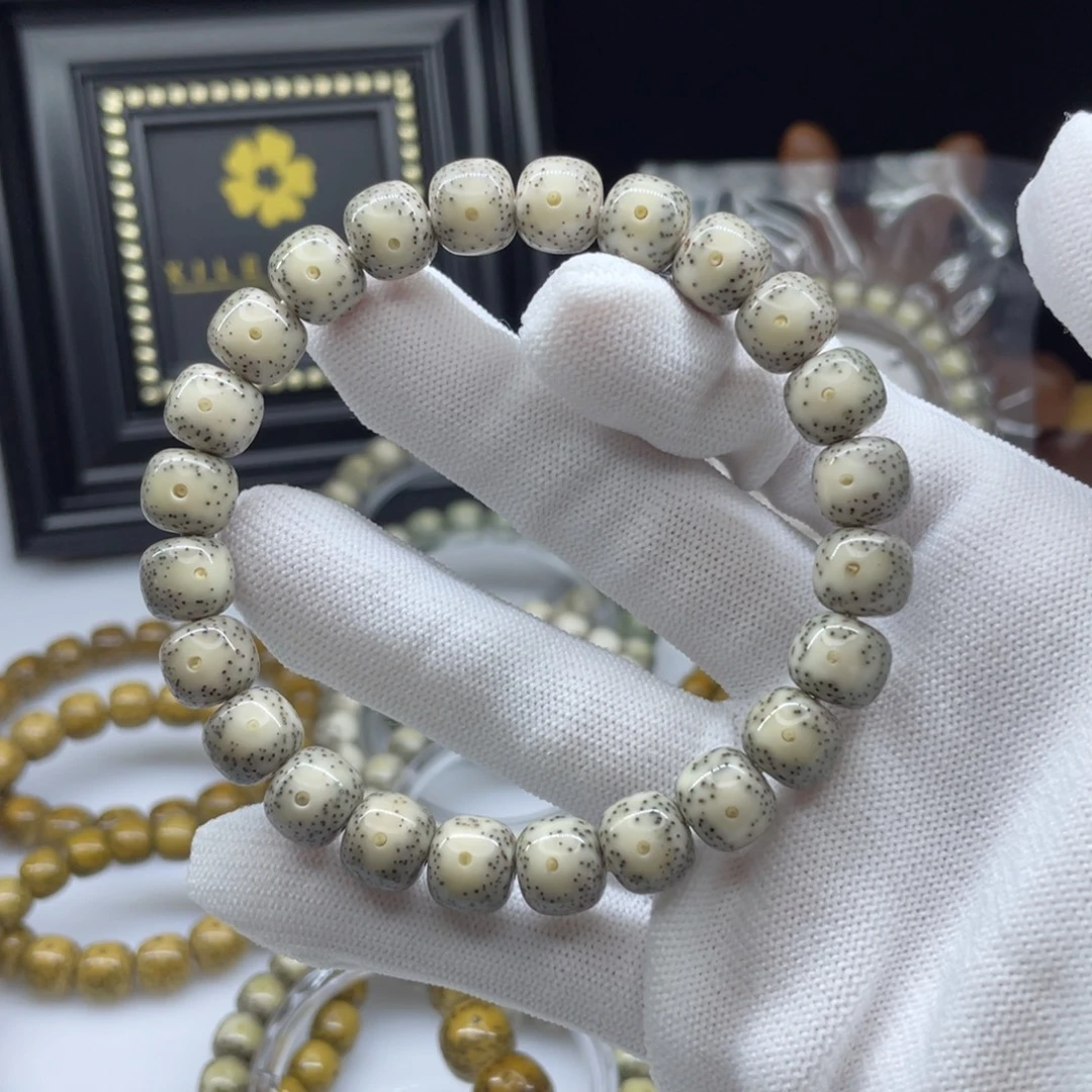 吊坠星月菩提10绿包白大眼睛          A19