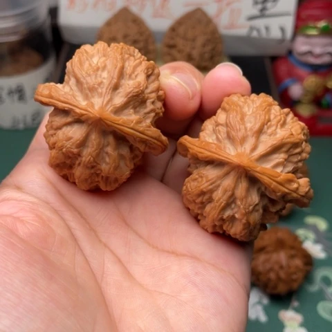 【闪购商品】文玩核桃吊坠40+梨木台