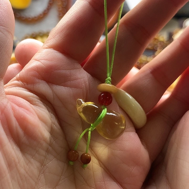 未镶嵌琥珀裸石手机挂件