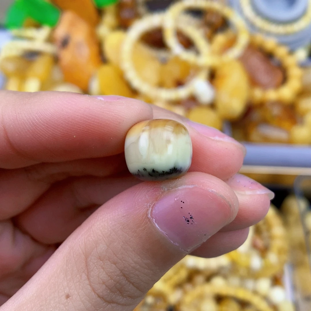 琥珀未镶嵌珠宝奇石11.6×10.5