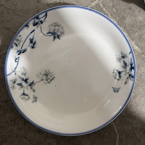 其他瓷8寸深窝盘一个