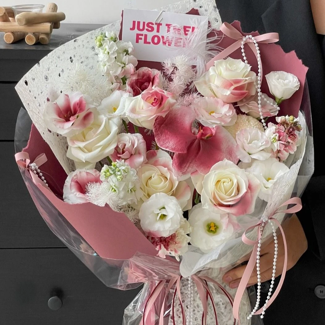 『暖暖情意』5朵复古红喷色玫瑰蝴蝶兰混搭花束生日鲜花送医生送妈妈送长辈送老师花店送花上门